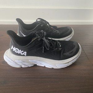 HOKA Women's Clifton Edge - black/white, size 9